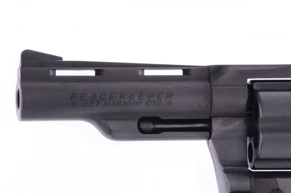 Revolver Colt Peacekeeper č.5